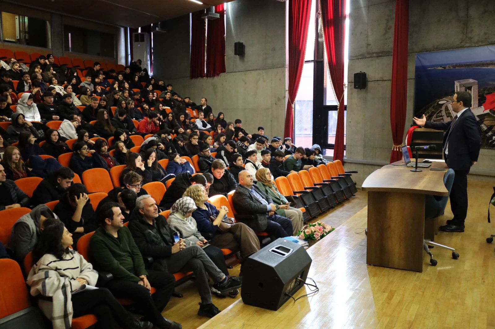 gelecek semineri 2.jpg (243 KB)